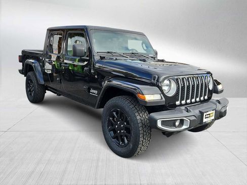 Used 2023 Jeep Gladiator Overland image 2