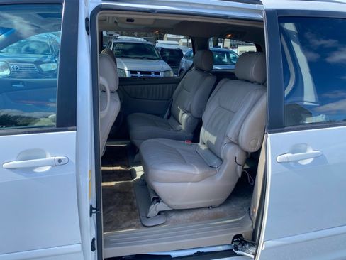 Used 2007 Toyota Sienna XLE Limited image 11