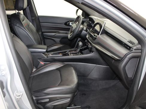 Used 2025 Jeep Compass Trailhawk AWD/4WD image 27