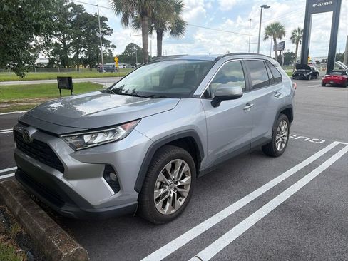 Used 2019 Toyota RAV4 XLE Premium FWD image 3