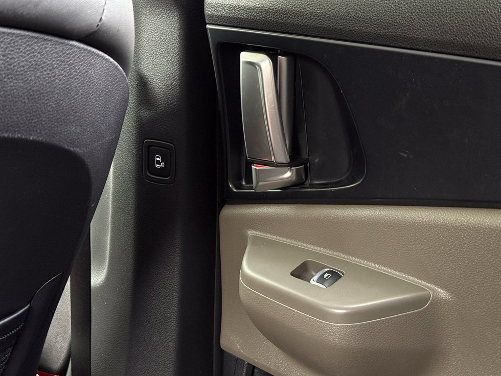 Used 2025 Kia Carnival FWD image 43