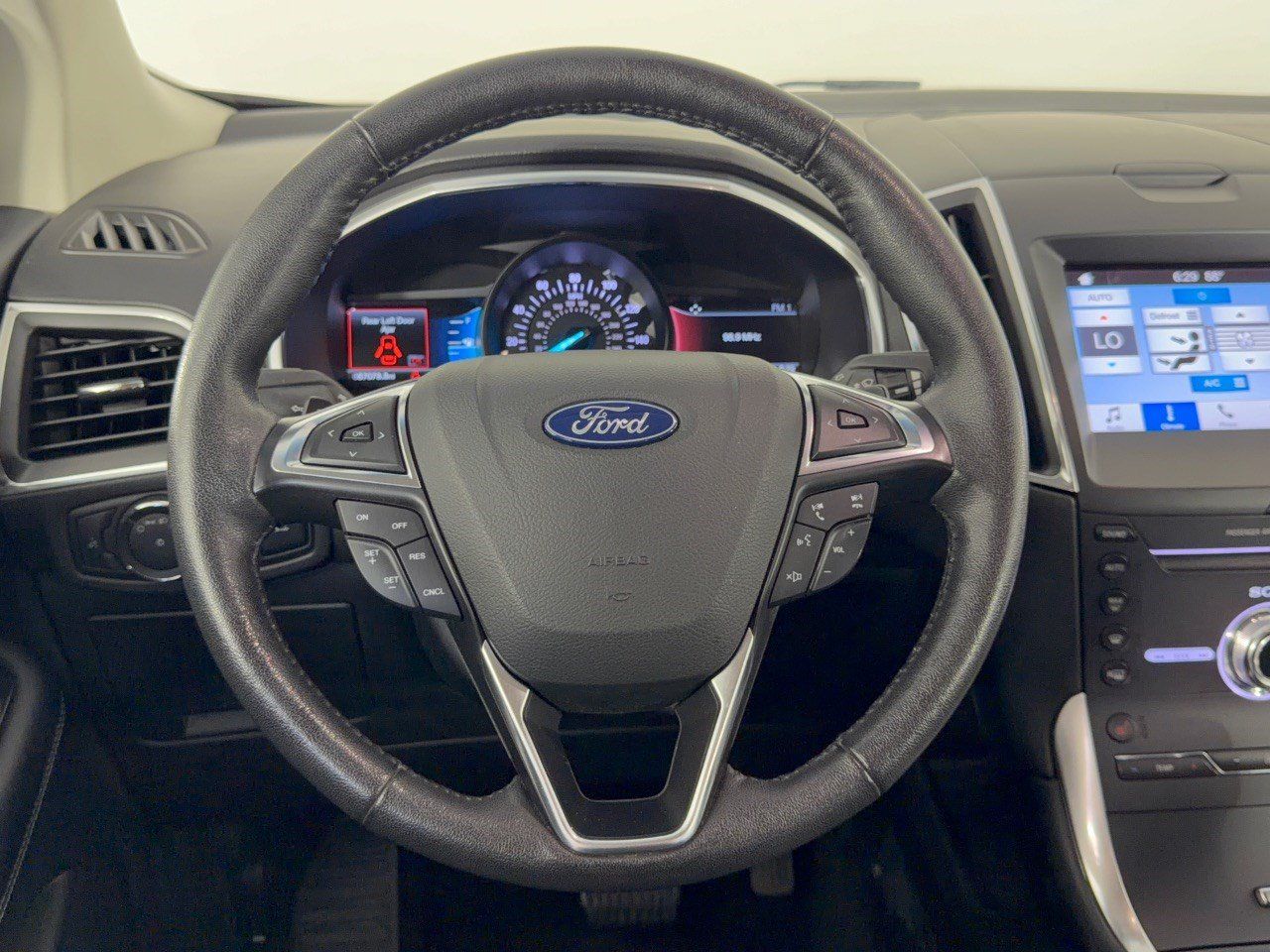 Used 2018 Ford Edge Titanium FWD image 10