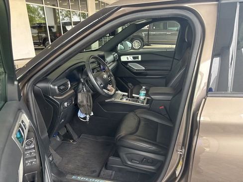 Used 2021 Ford Explorer Platinum w/ Equipment Group 601A image 6
