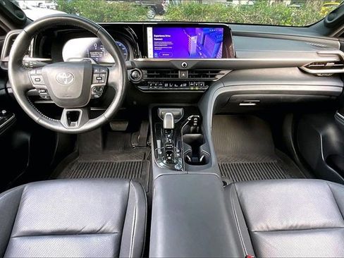 Used 2024 Toyota Crown image 7