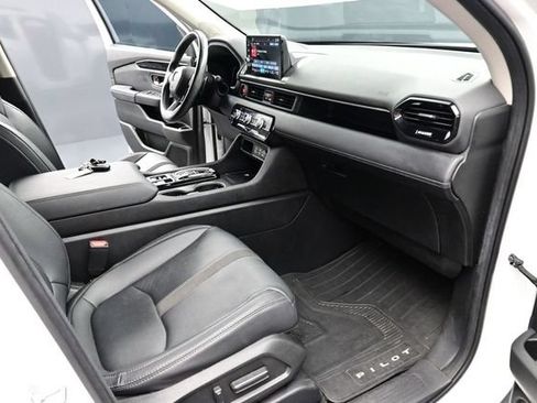 Certified 2023 Honda Pilot Touring image 24