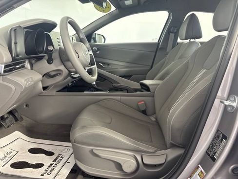 Used 2023 Hyundai Elantra SEL FWD image 2