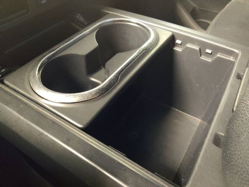 Used 2018 Nissan Titan SV w/ SV Convenience Package image 26