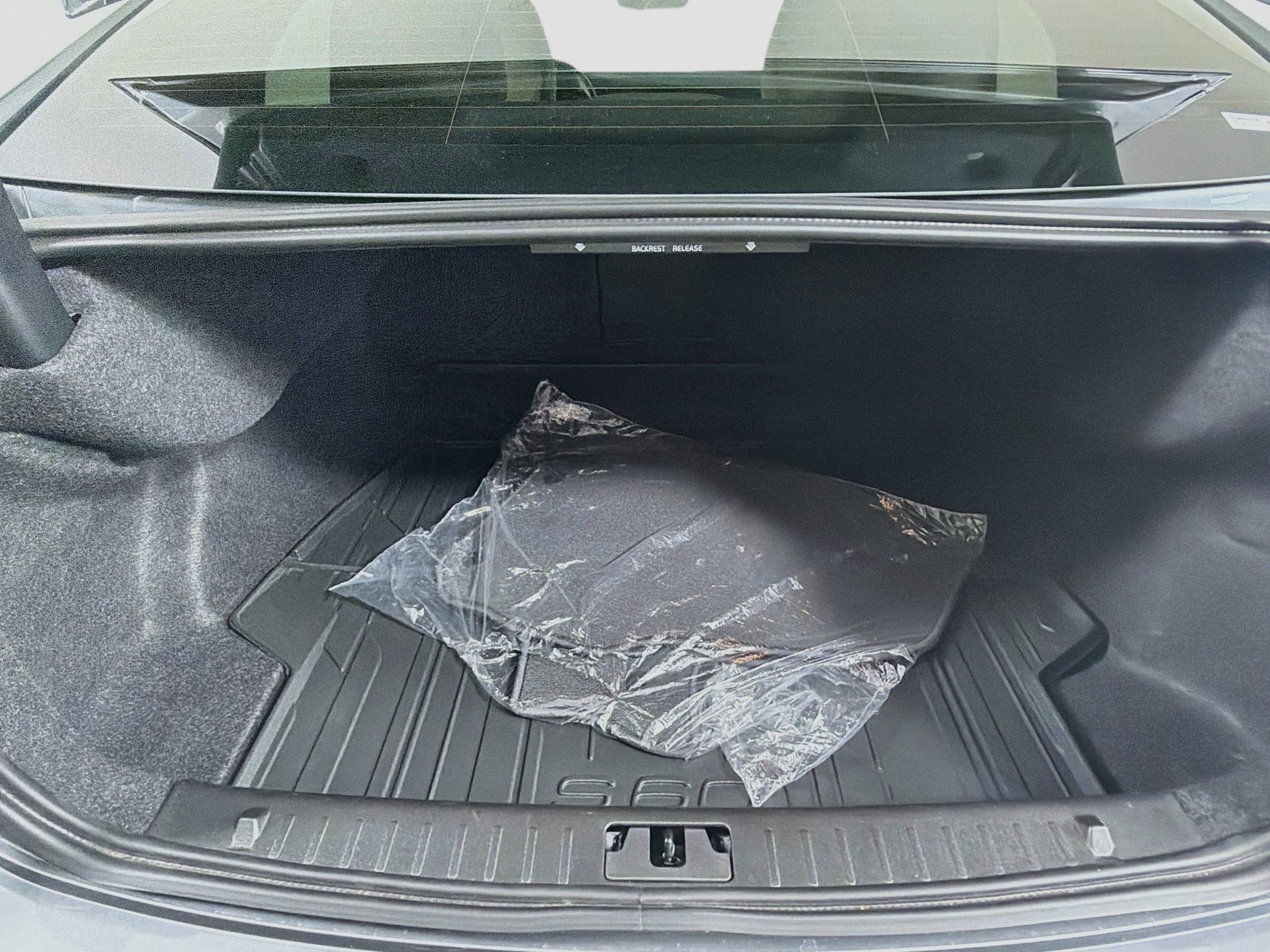 Used 2018 Volvo S60 T5 Dynamic w/ Vision Package FWD image 27