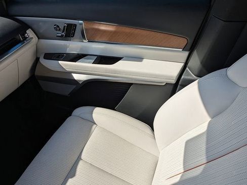 New 2026 Cadillac Vistiq Sport w/ LPO, Floor Liner Package image 18