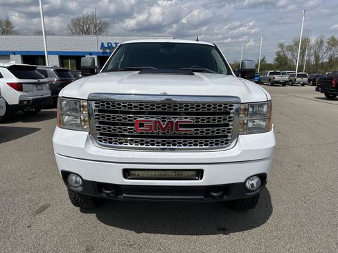 Used 2011 GMC Sierra 2500 Denali w/ Suspension Package, Off-Road AWD/4WD image 10