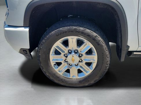 Used 2024 Chevrolet Silverado 2500 High Country w/ High Country Premium Package AWD/4WD image 6