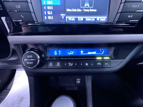 Used 2014 Toyota Corolla LE FWD image 18