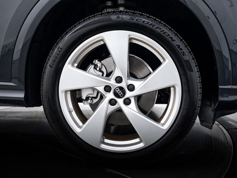 Used 2025 Audi Q5 Premium Plus w/ Premium Plus image 24