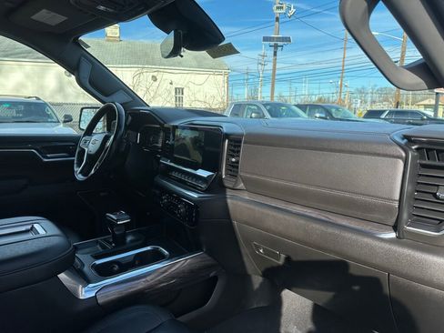 Used 2022 Chevrolet Silverado 1500 LTZ w/ Technology Package image 32