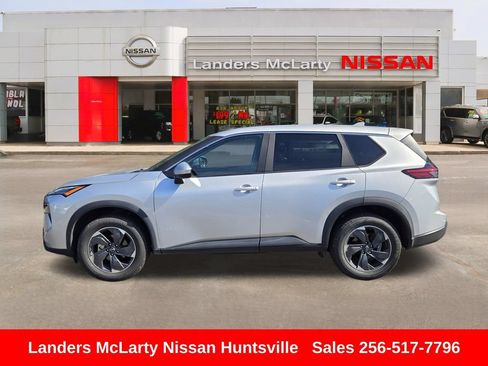 Used 2025 Nissan Rogue SV FWD image 8