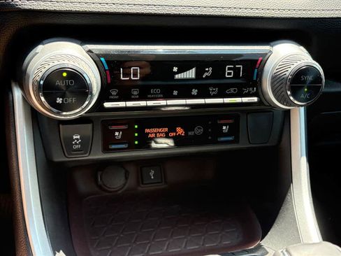 Used 2022 Toyota RAV4 Limited FWD image 15