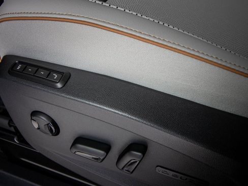 New 2025 Volkswagen ID. Buzz 1st Edition image 28