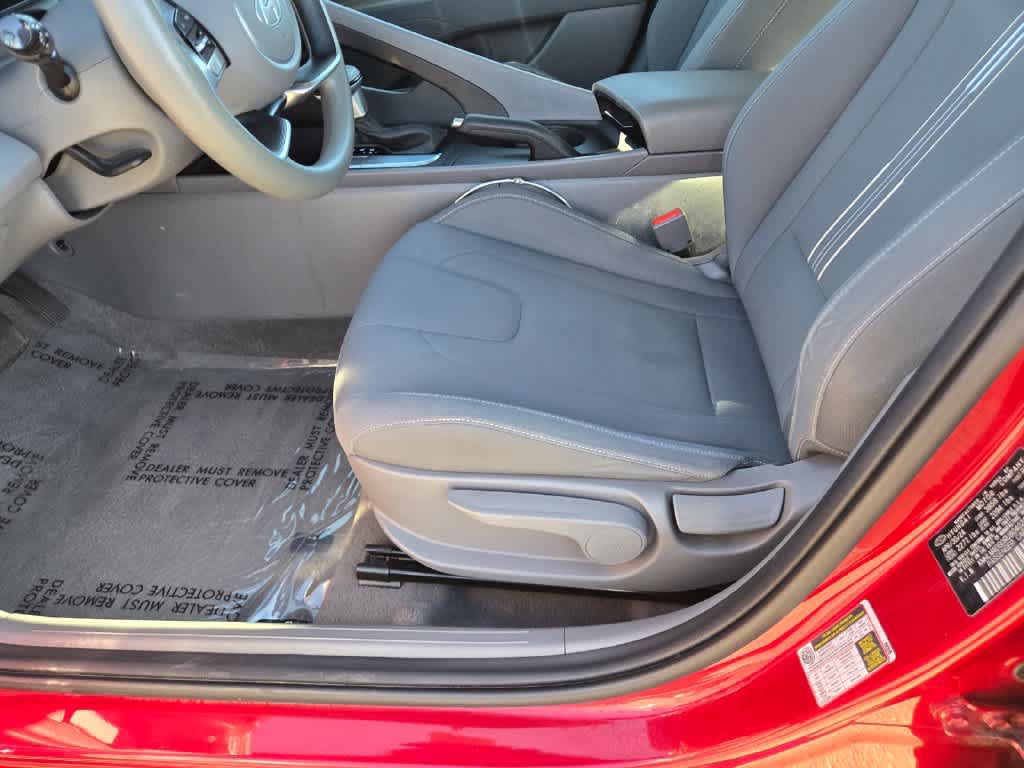 Used 2024 Hyundai Elantra SEL FWD image 18