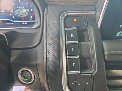 Used 2024 Chevrolet Tahoe Premier AWD/4WD image 34