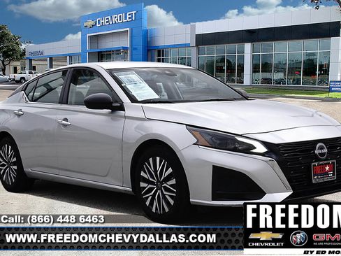 Used 2024 Nissan Altima 2.5 SV FWD image 1