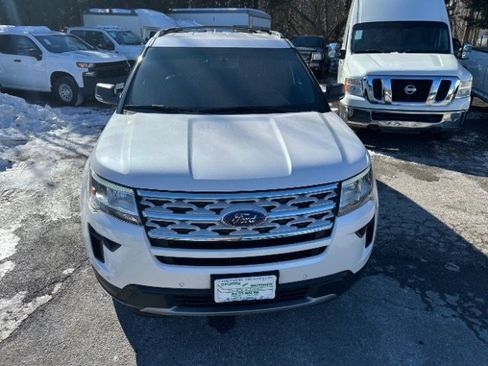 Used 2019 Ford Explorer XLT w/ Equipment Group 202A image 9