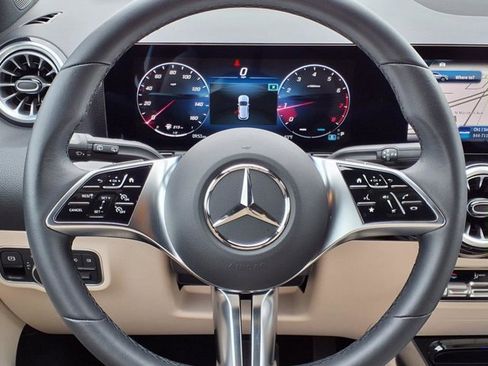 Used 2025 Mercedes-Benz GLA 250 image 8