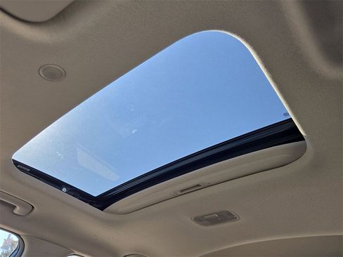 Used 2025 Hyundai Venue SEL image 22