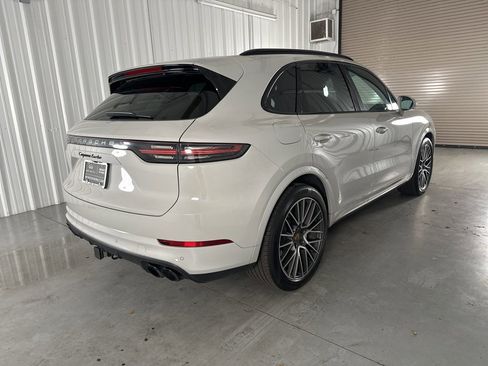 Used 2021 Porsche Cayenne Turbo image 5