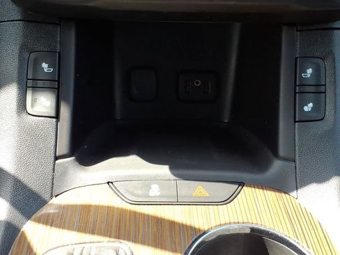 Used 2017 GMC Acadia SLE AWD/4WD image 19