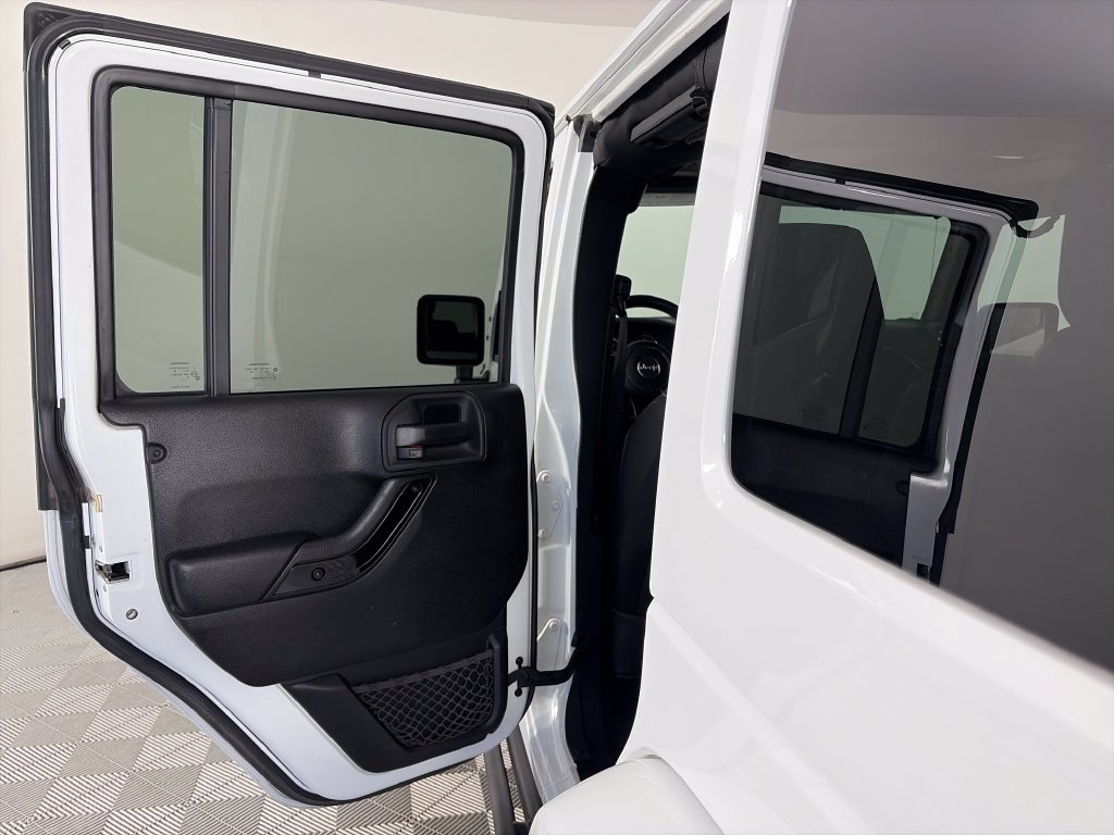 Used 2015 Jeep Wrangler Unlimited Sahara AWD/4WD image 12