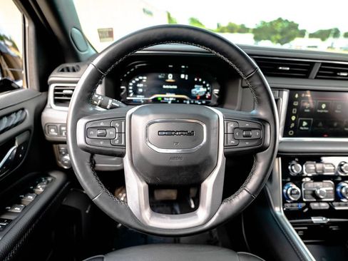 Used 2023 GMC Yukon Denali AWD/4WD image 18