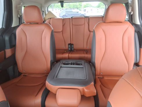 New 2026 Kia Carnival EX FWD image 22