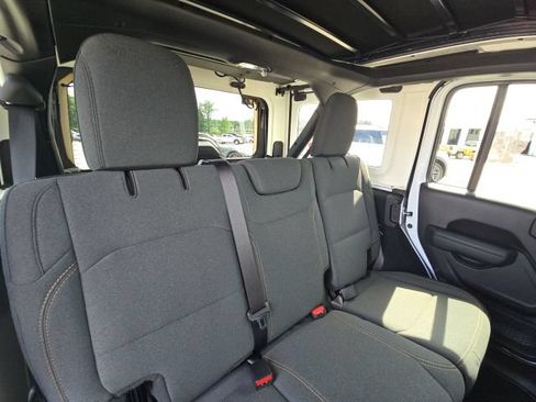 Used 2025 Jeep Wrangler Unlimited Sport AWD/4WD image 15