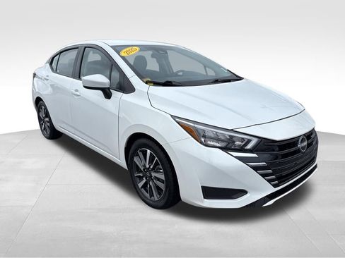 Used 2025 Nissan Versa SV FWD image 3