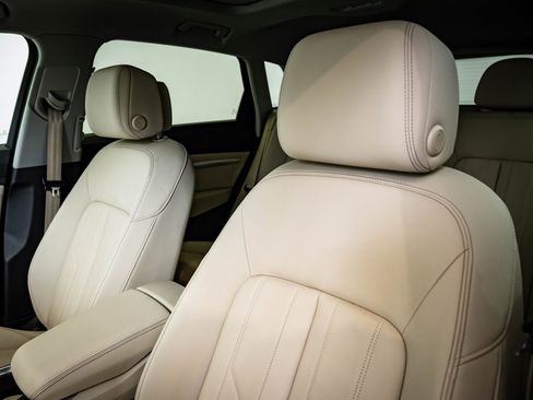 Used 2021 Audi e-tron Premium w/ Convenience Plus Package image 21