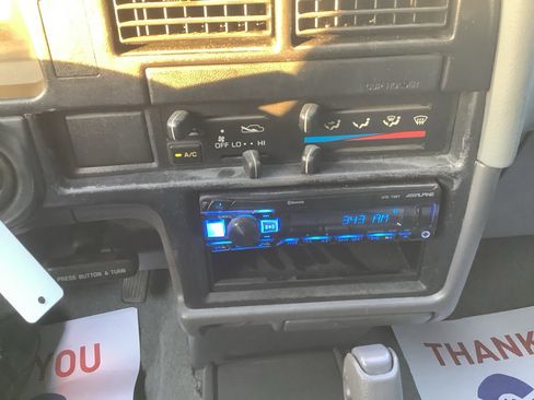 Used 1989 Toyota Pickup Deluxe image 16