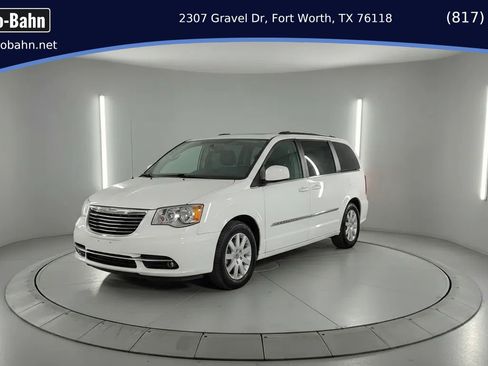 Used 2016 Chrysler Town & Country Touring image 1
