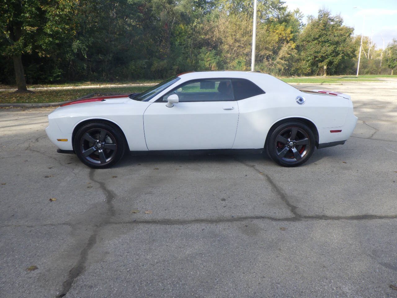 Used 2013 Dodge Challenger SXT RWD image 2