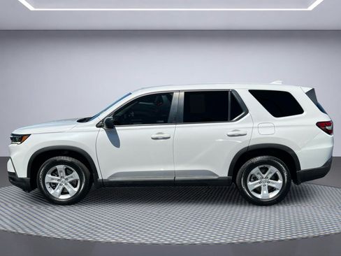 Used 2023 Honda Pilot LX image 3