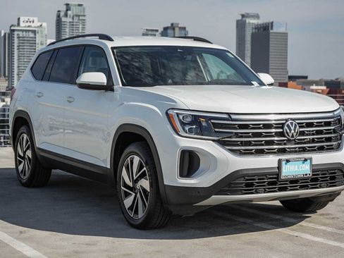 Certified 2024 Volkswagen Atlas SE image 3