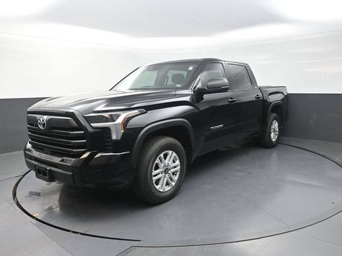 Used 2026 Toyota Tundra SR5 w/ SR5 Premium Package AWD/4WD image 3
