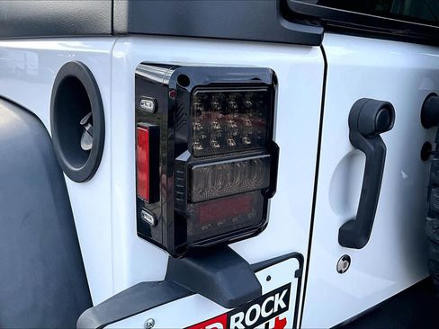 Used 2018 Jeep Wrangler Unlimited Sport S image 27