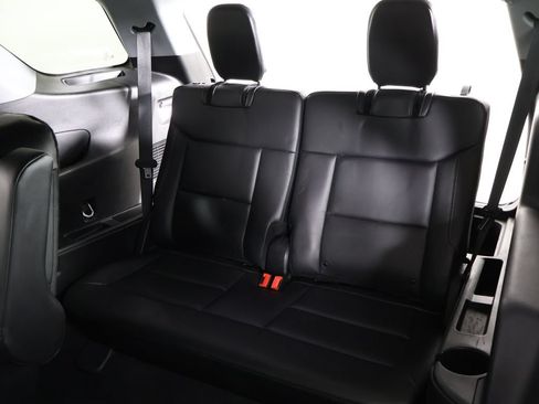 Used 2024 Ford Explorer XLT w/ Equipment Group 202A RWD image 31