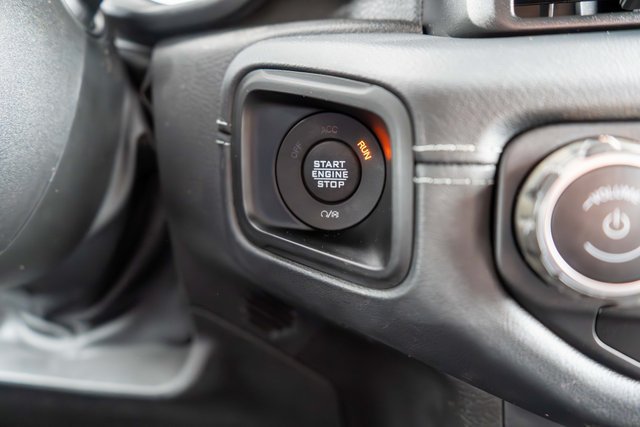 Used 2024 Jeep Wrangler Unlimited Sahara w/ Technology Group AWD/4WD image 23