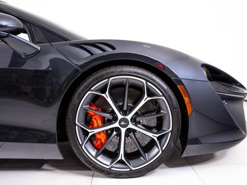 Used 2025 McLaren Artura RWD image 17