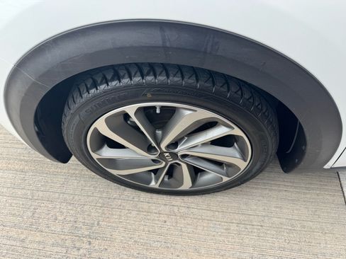 Used 2018 Kia Niro Touring FWD image 8