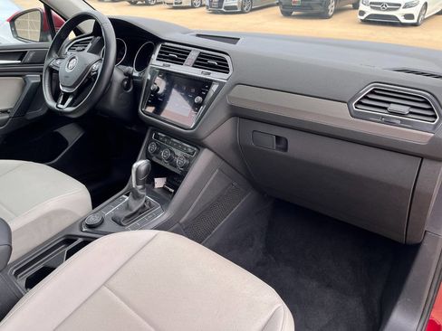 Used 2019 Volkswagen Tiguan SE w/ Panoramic Sunroof Package image 23