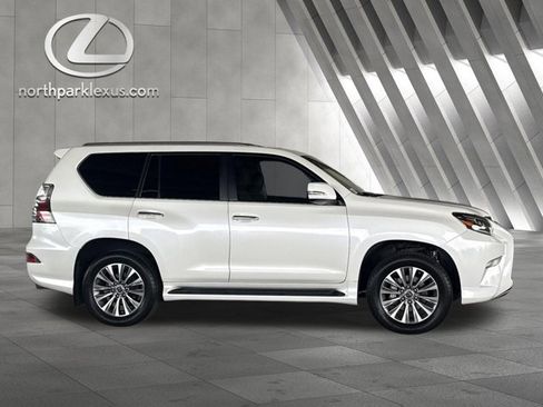 Certified 2020 Lexus GX 460 Luxury w/ Accessory Package image 4