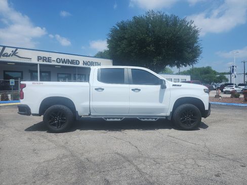 Used 2021 Chevrolet Silverado 1500 LT Trail Boss w/ Convenience Package II AWD/4WD image 2
