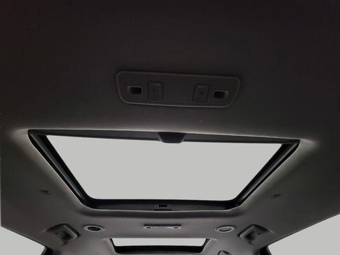 Used 2023 GMC Acadia SLT w/ Elevation Edition image 26